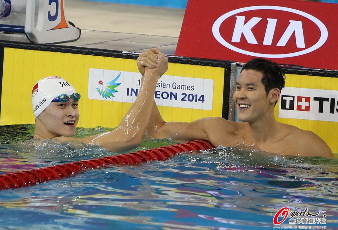 孫楊朴泰桓兩人賽後也是握手祝賀,打破兩人不和傳聞。