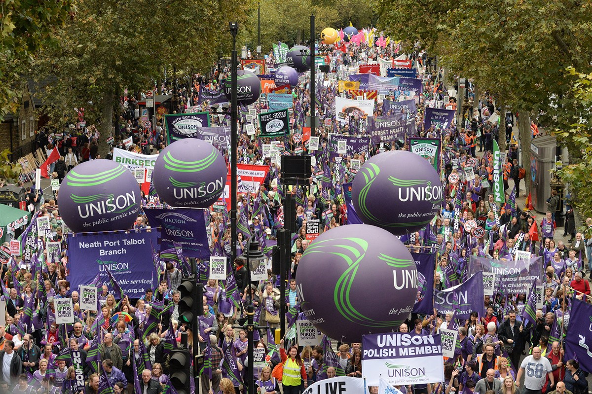 英國數萬人罷工抗議削減工資